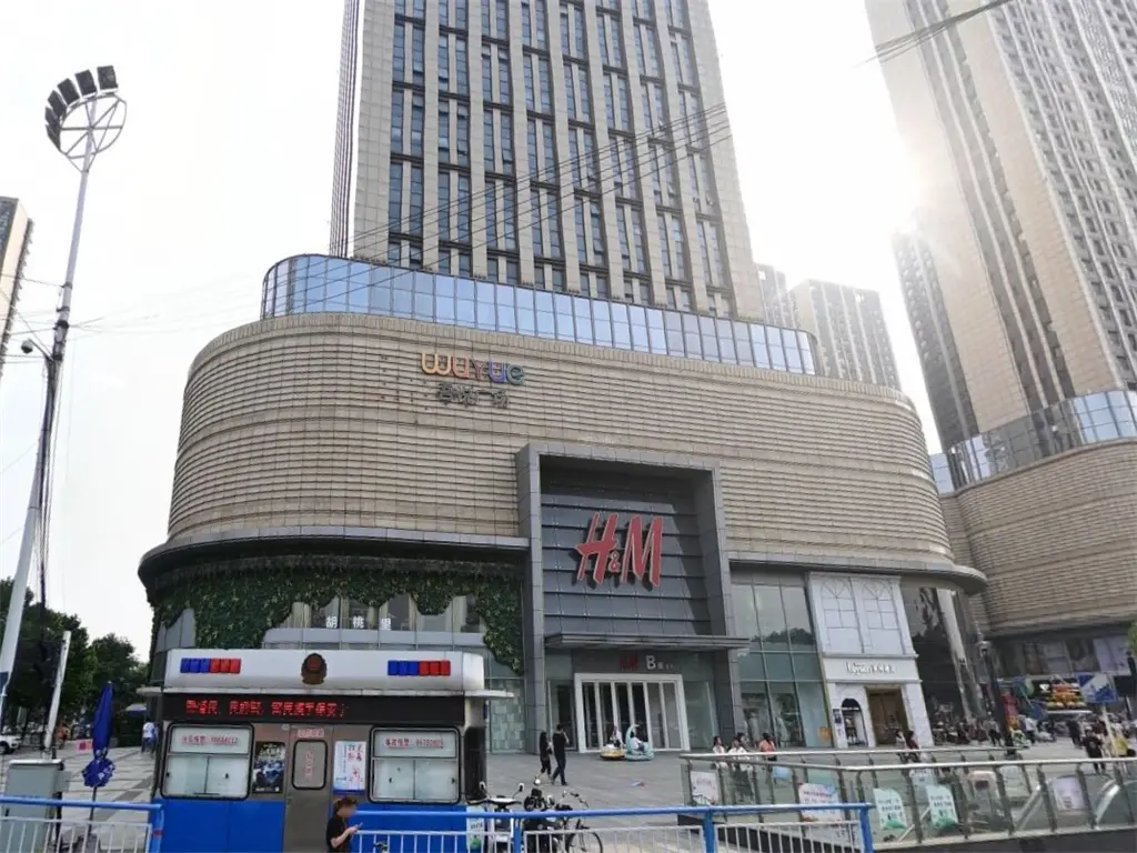 项目周边吾悦广场