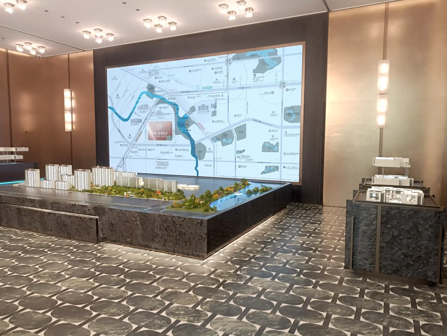 售楼处实景图 沙盘