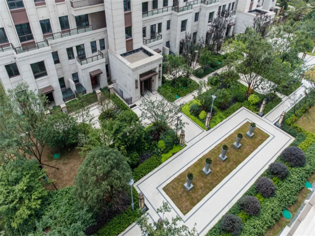 小区绿化实景图郁郁葱葱