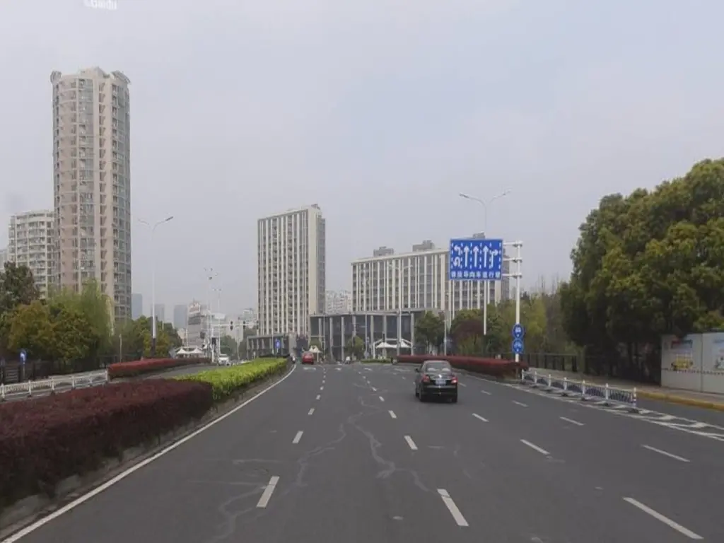 道路实景图-飞龙东路