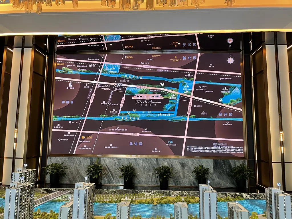 区位图展示项目周边交通与生态资源