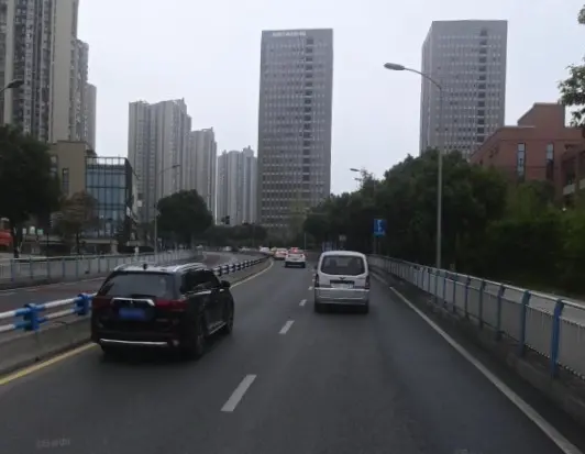 湖霞街道路实景