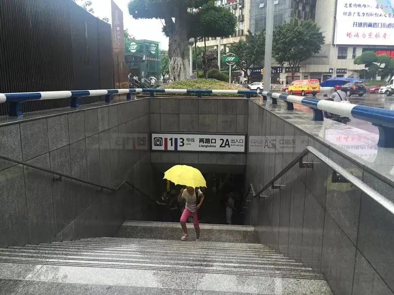 两路口轻轨站周边实景