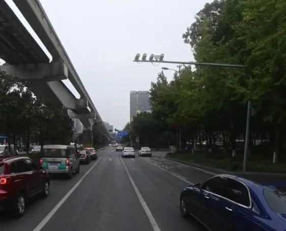 金开大道实景,展现成熟城市界面