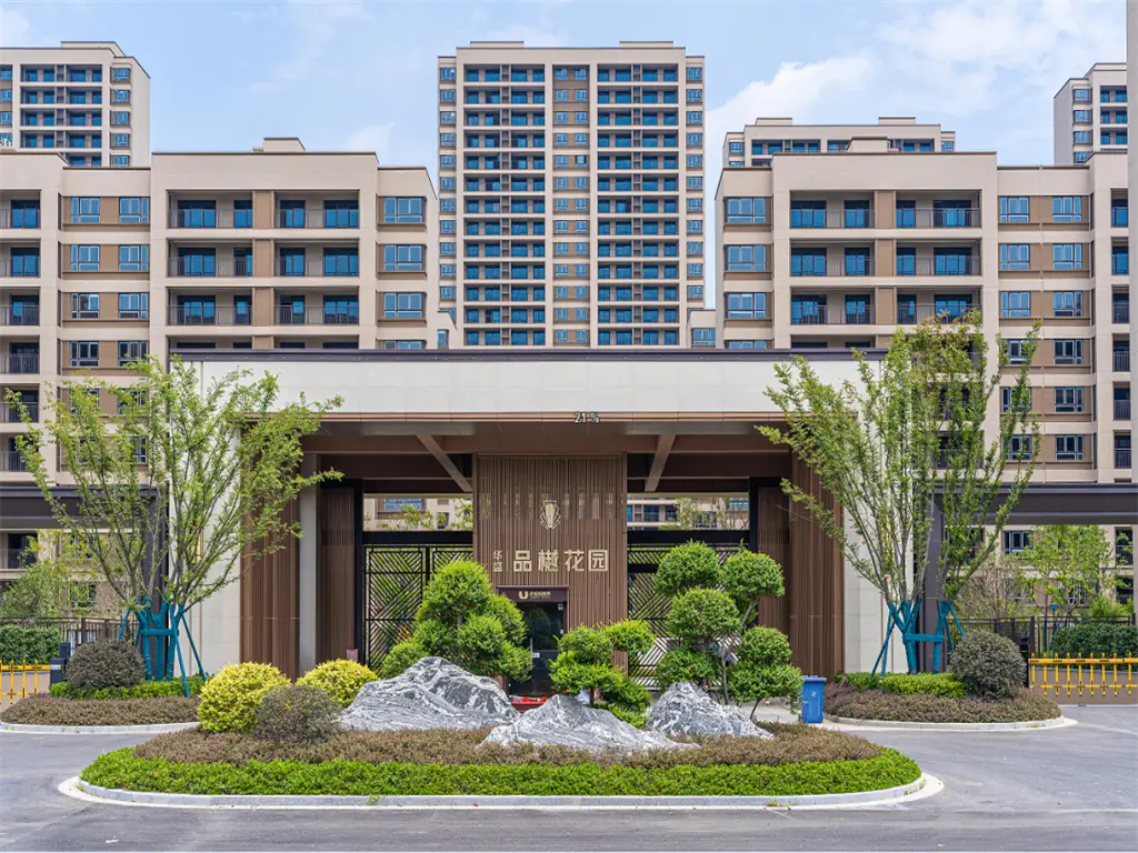 项目交付实景:大门与外立面
