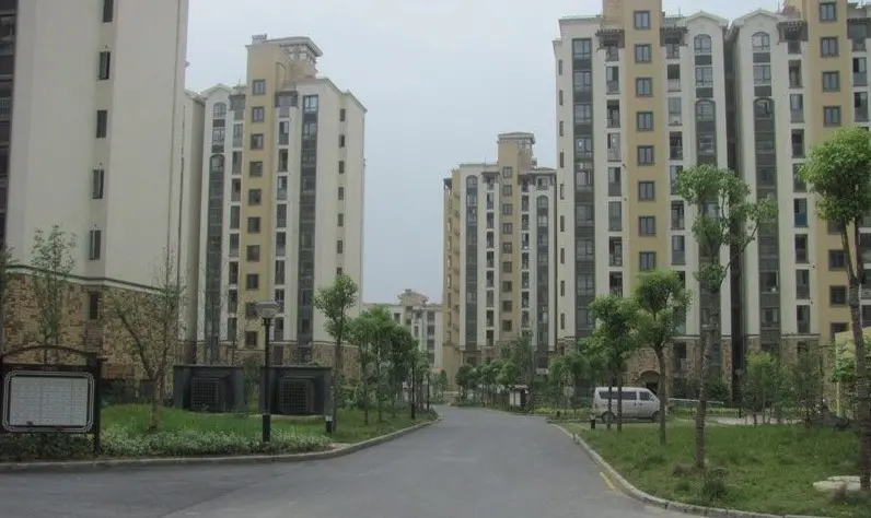 天华硅谷外立面，西班牙风情浓郁