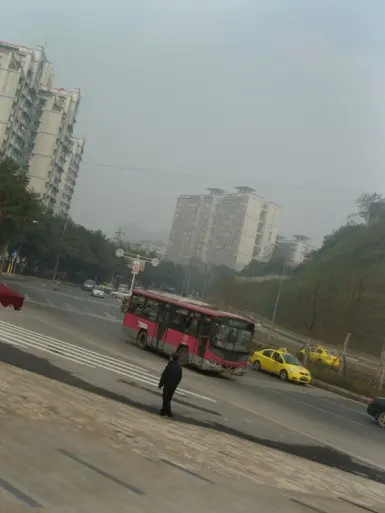 石杨路实景,展现项目周边交通干道